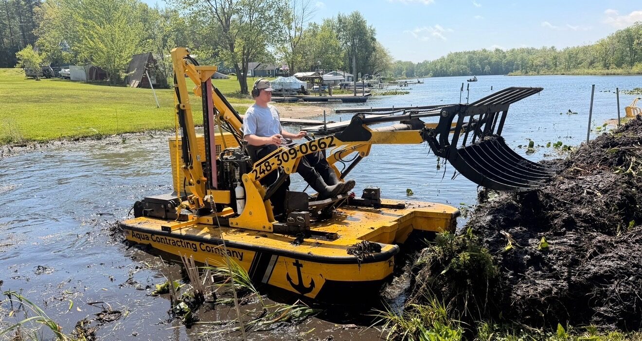 Lake Weed Cutting & Harvesting project photo 4